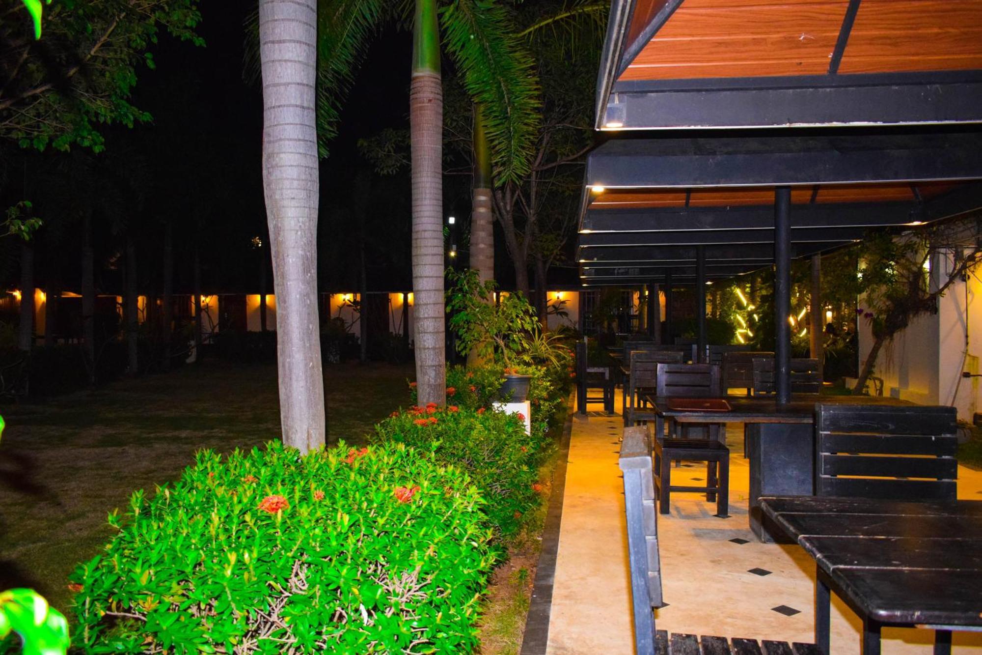 Hotel Green Garden Trincomalee Exterior foto